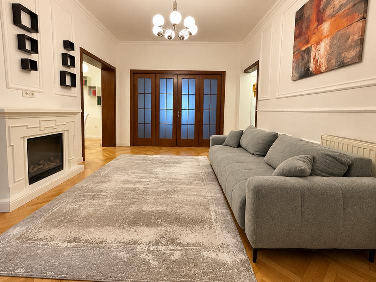 Apartament cu 3 camere în Aviatorilor
