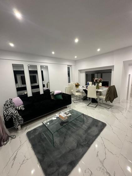 Apartament cu 3 camere decomandat în E3