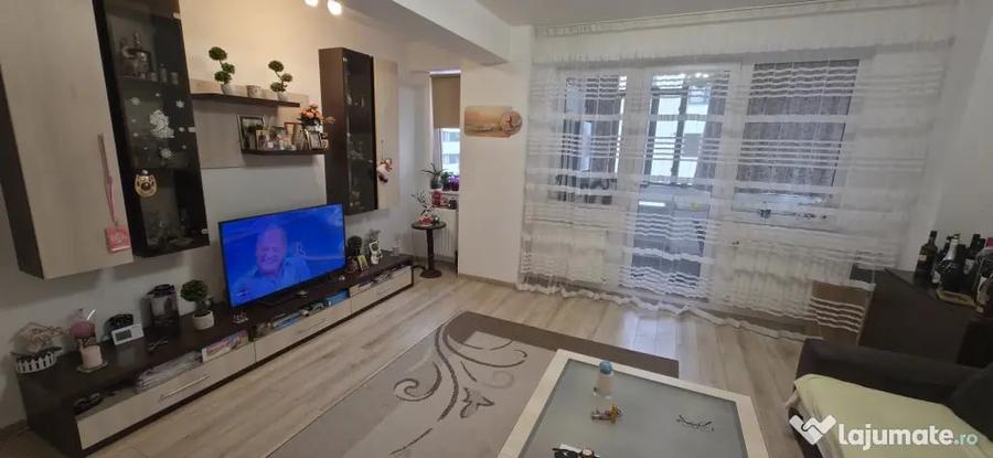 Apartament cu 3 camere decomandat în Chiajna