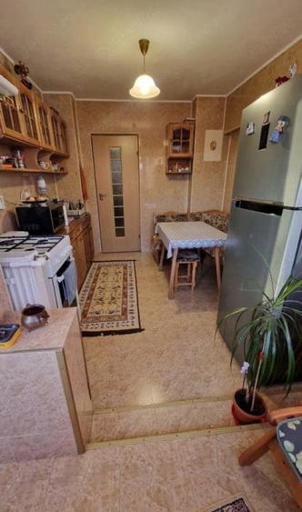 Apartament cu 3 camere decomandat, mobilat în Gorjului