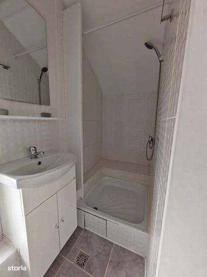 Casă cu 5 camere cu Teren 191 Mp în Central
