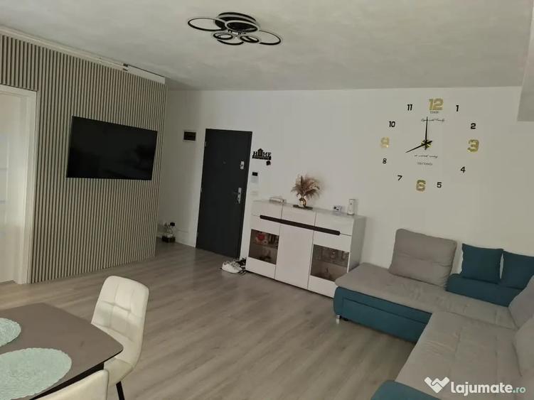 Apartament cu 3 camere decomandat în Vest
