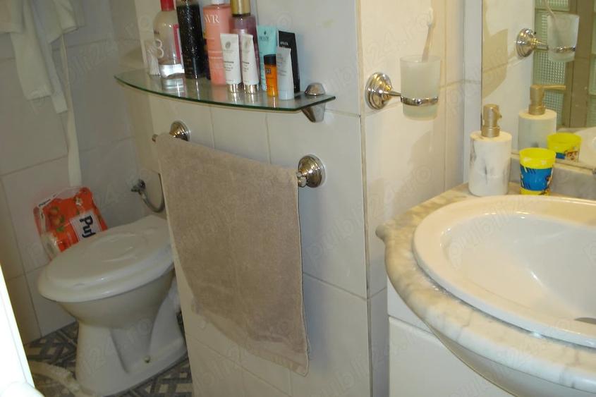 Apartament cu 4 camere decomandat în Lipovei