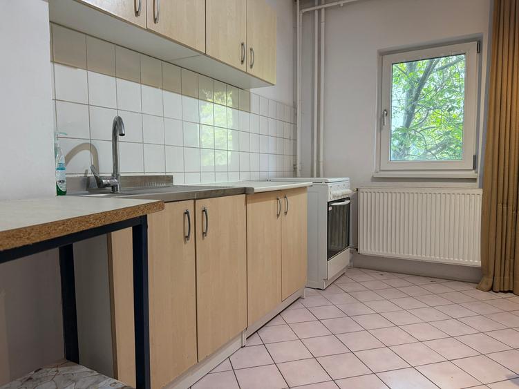 Apartament cu 2 camere semidecomandat în Soarelui