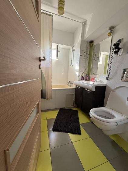 Apartament cu 3 camere decomandat în Mihai Bravu