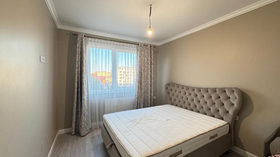 Apartament cu 3 camere semidecomandat, mobilat în Ultracentral
