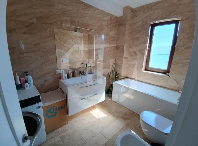 Casă individuală cu 6 camere cu Canalizare în Borhanci