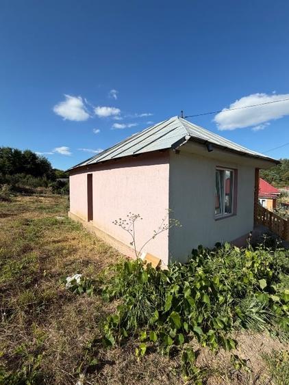 Casă individuală cu 2 camere cu Teren 1400 Mp în Răcoasa