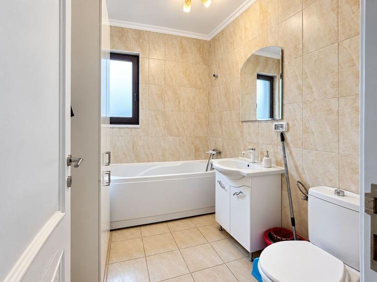 Apartament cu 3 camere semidecomandat, mobilat în Giroc