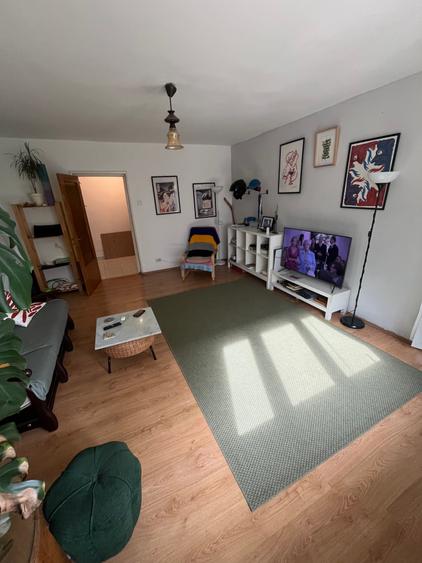 Apartament cu 3 camere decomandat în P-ța Victoriei