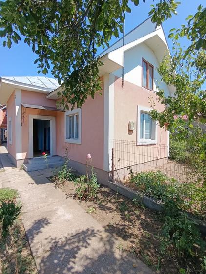 Casă cu 4 camere în Remetea Mare