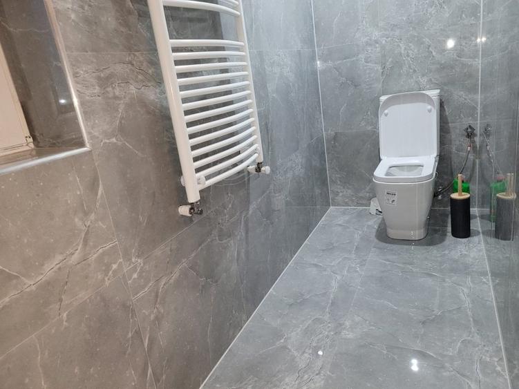 Casă individuală cu 5 camere cu Teren 3800 Mp în Vârfu Câmpului