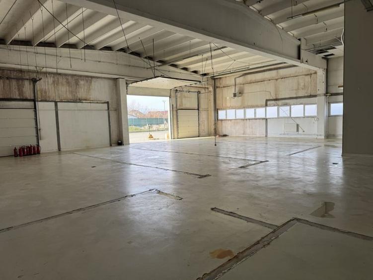 Spațiu comercial, de 1,000 mp, în Șelimbăr