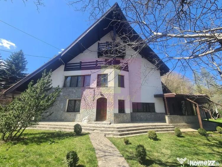 Casă cu 4 camere cu Teren 2066 Mp în Capul Câmpului