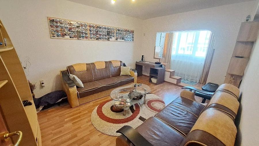 Apartament cu 3 camere decomandat în Central