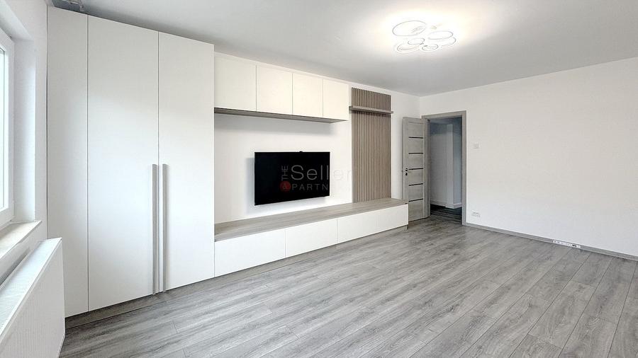 Apartament cu 2 camere decomandat, mobilat în Tractorul