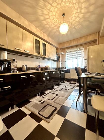 Apartament cu 3 camere decomandat, mobilat în Florești