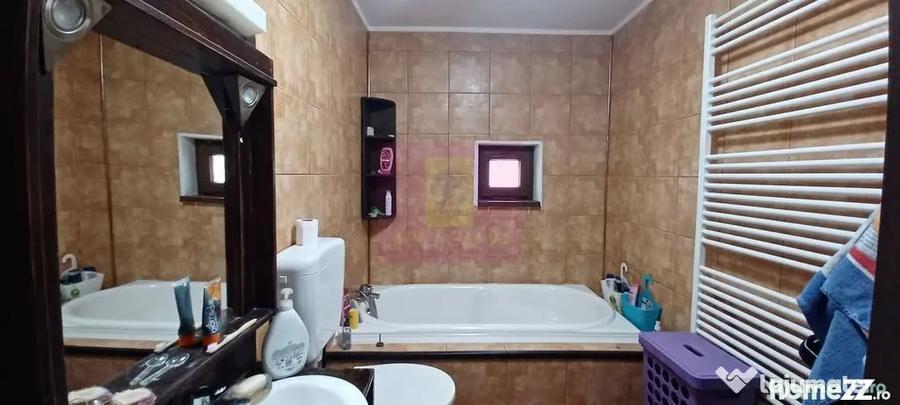 Casă cu 4 camere cu Teren 500 Mp în Săbăreni