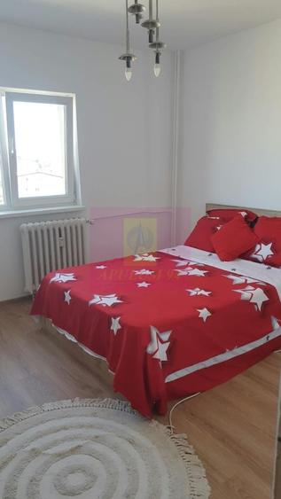 Apartament cu 4 camere semidecomandat în Berceni