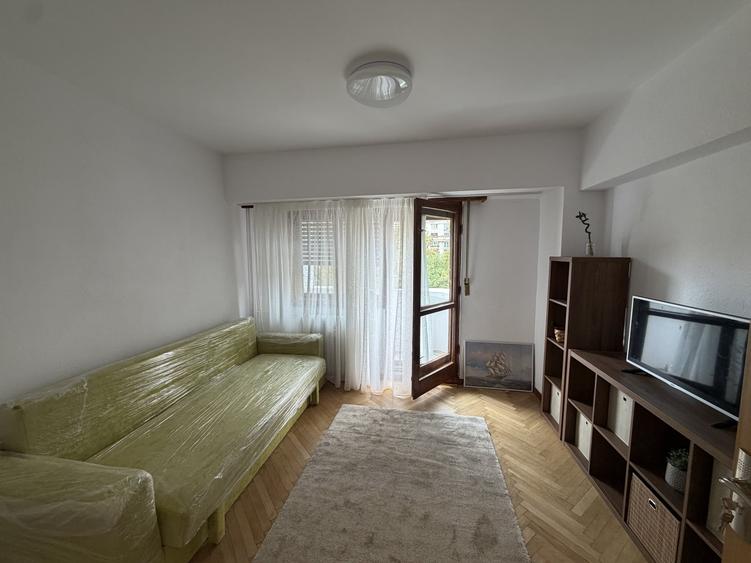 Apartament cu 3 camere decomandat, mobilat în P-ța Unirii