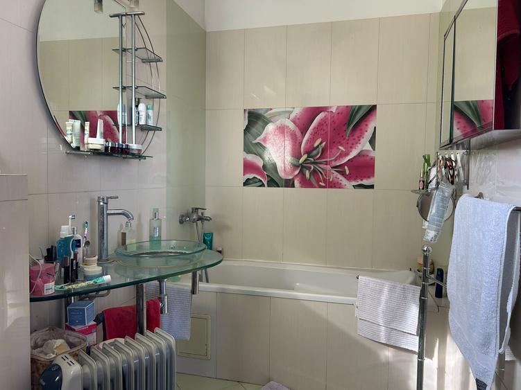 Penthouse cu 3 camere semidecomandat în Herăstrău