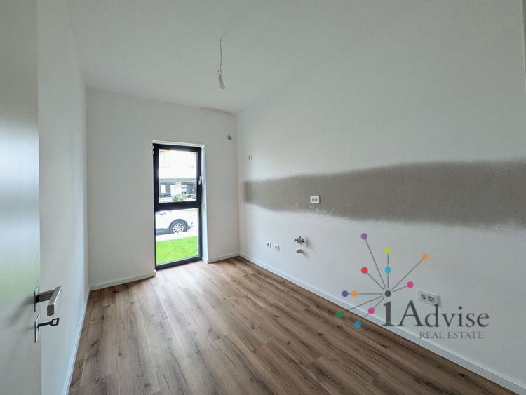 Apartament cu 3 camere decomandat în Tractorul