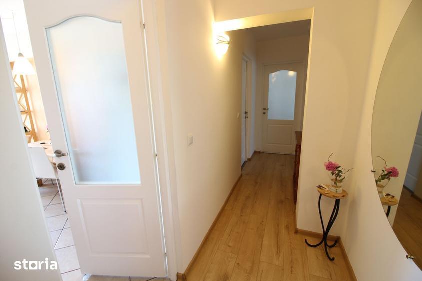 Apartament cu 4 camere decomandat în Piața Centrală