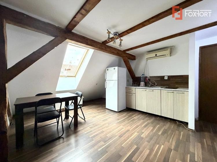 Apartament cu 3 camere decomandat în Complex Studențesc