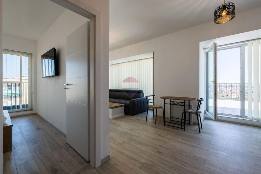 Apartament cu 2 camere decomandat, mobilat în Tractorul