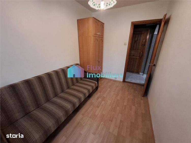 Apartament cu 3 camere semidecomandat în George Enescu