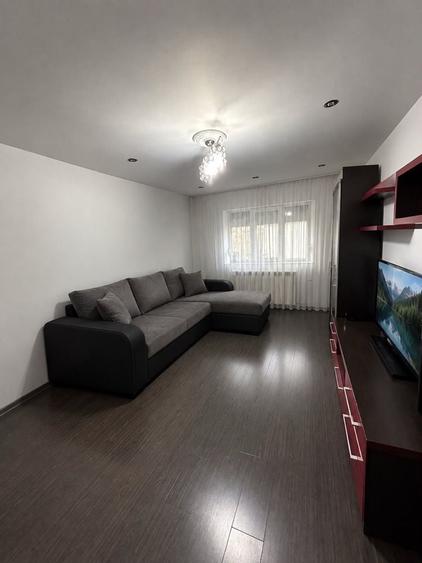 Apartament cu 3 camere decomandat în Micro 17