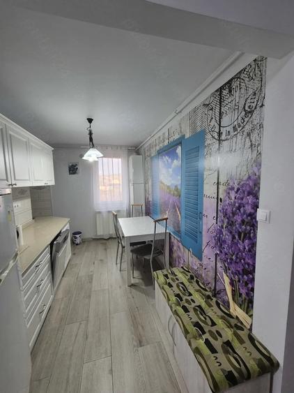 Apartament cu 4 camere semidecomandat în Dumbrava 2