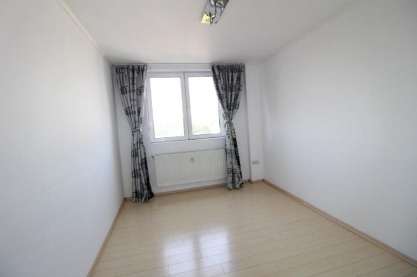Apartament cu 3 camere semidecomandat, mobilat în Alexandru Obregia
