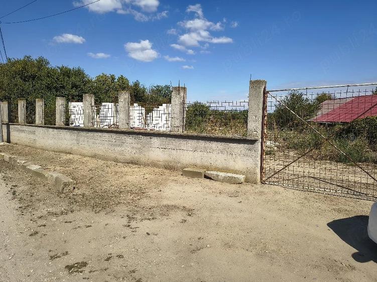 Casă cu 4 camere cu Teren 888 Mp în Giurgiului