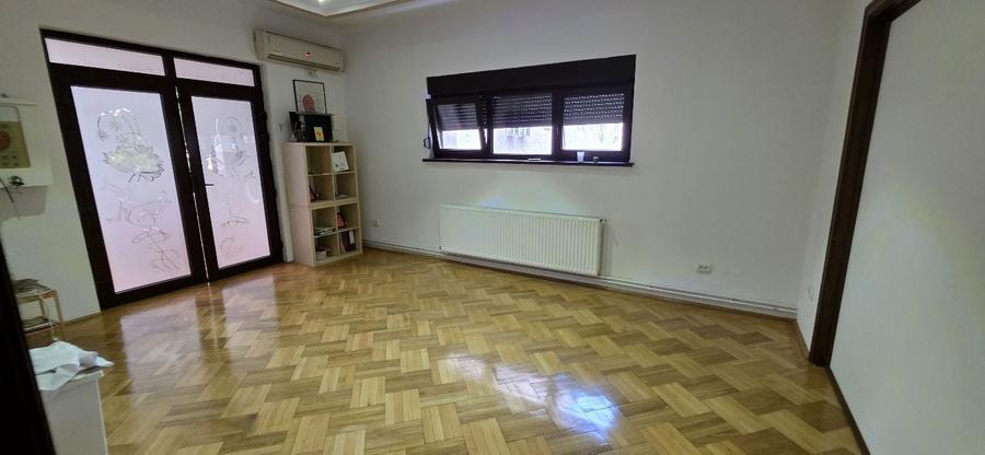 Apartament cu 4 camere decomandat, mobilat în Dacia
