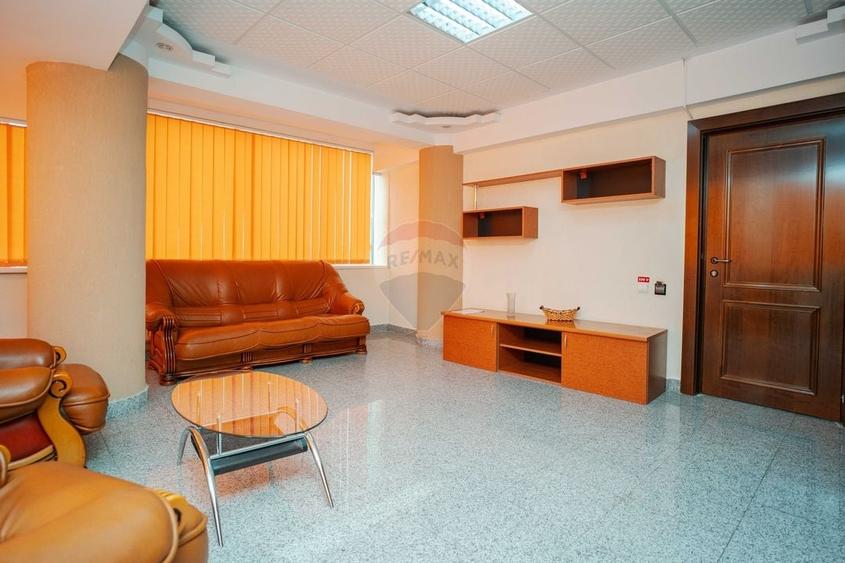 Hotel/Pensiune, de 1,855 mp, în Central