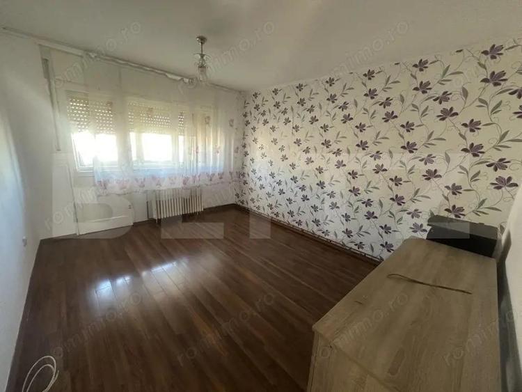 Apartament cu 3 camere semidecomandat în Micro 16