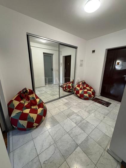 Apartament cu 2 camere semidecomandat, mobilat în Florești