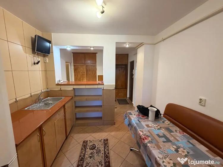Apartament cu 3 camere decomandat în E3