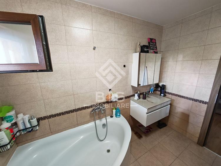 Apartament cu 3 camere decomandat în Sud