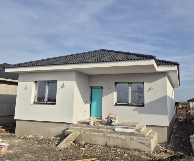 Casă individuală cu 4 camere cu Canalizare în Vladimirescu