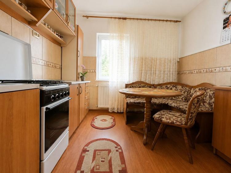 Apartament cu 4 camere decomandat, mobilat în Coiciu