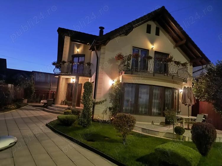 Casă cu 5 camere cu Teren 380 Mp în Central