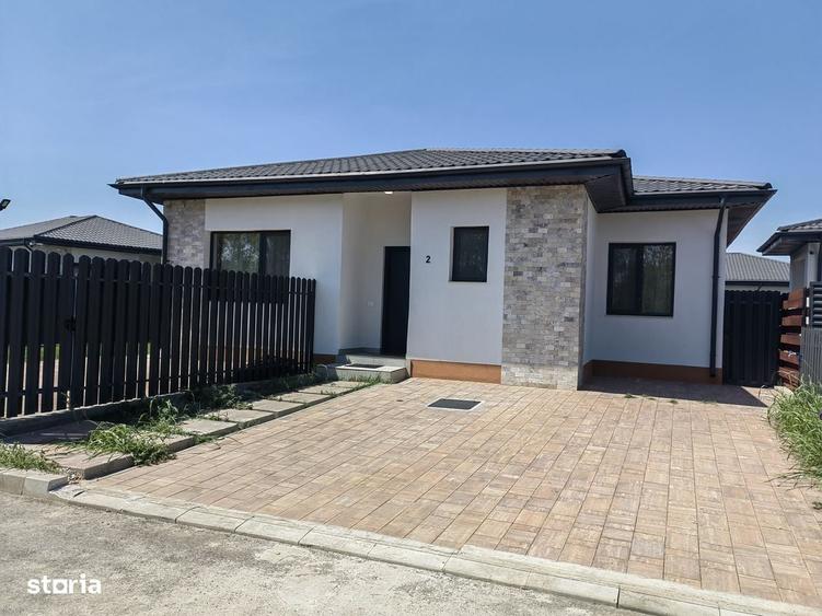 Casă cu 4 camere decomandat în Corbeanca