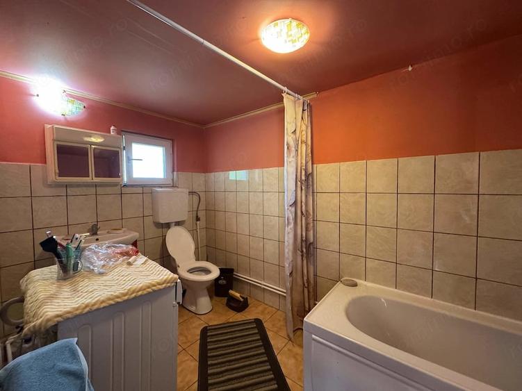 Casă cu 4 camere cu Teren 1153 Mp în Central