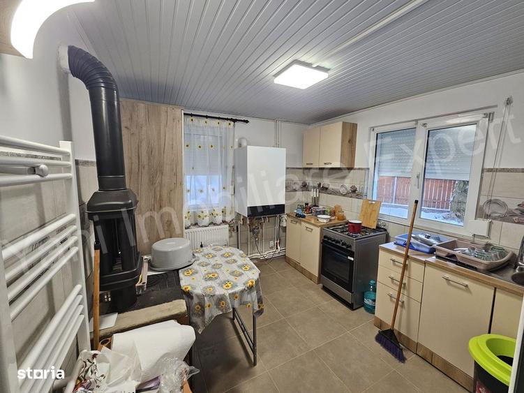Casă cu 4 camere cu Teren 1435 Mp în Bradu