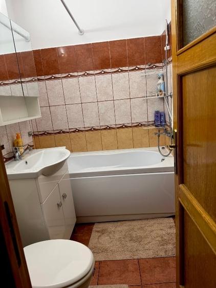 Apartament cu 3 camere semidecomandat, mobilat în Călărași