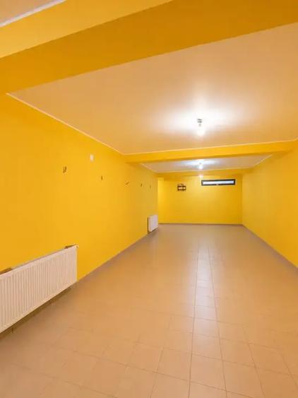 Casă individuală cu 12 camere cu Canalizare în Fundeni