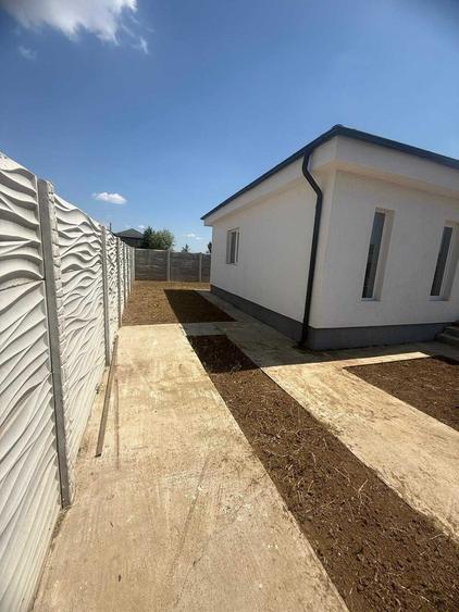 Casă cu 3 camere decomandat în Central