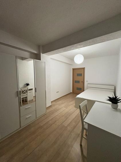 Apartament cu 3 camere semidecomandat în Exterior Vest